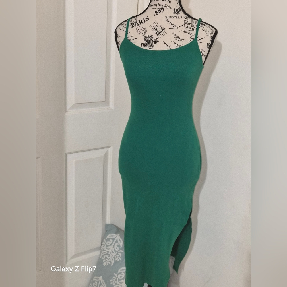 Elegant Green Sleeveless Dress